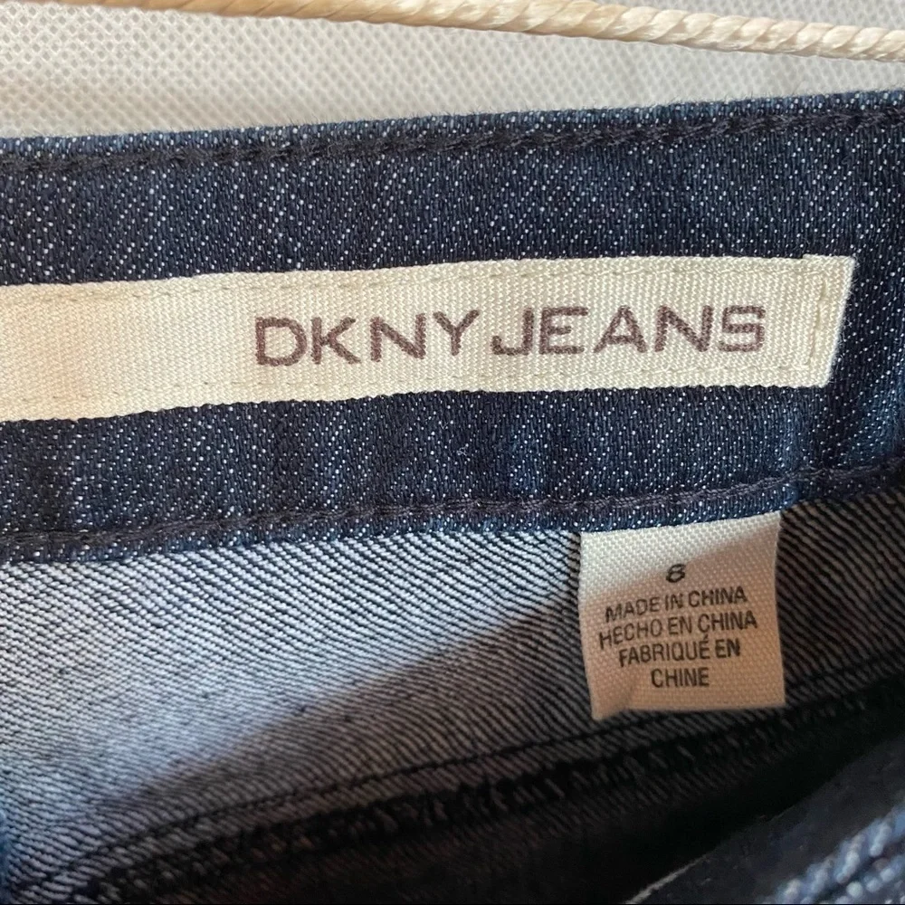 DKNY Straight Jeans Dark Wash - Picture 2 of 15